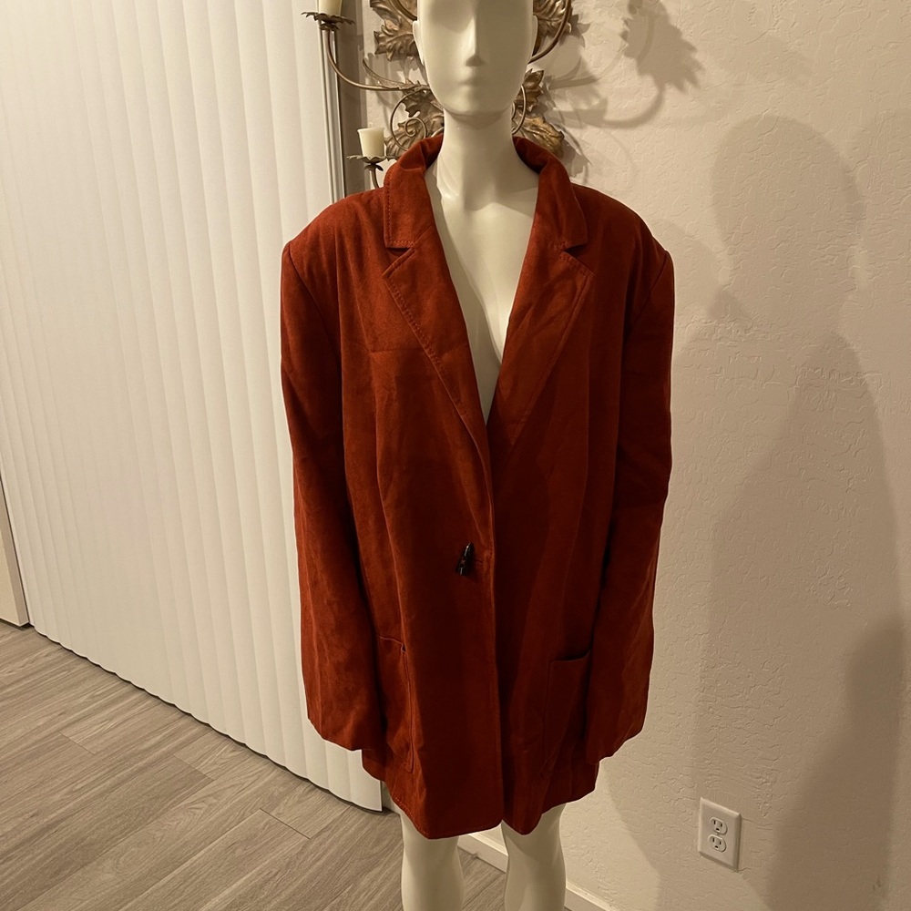 Beautiful coat I just love the button detail